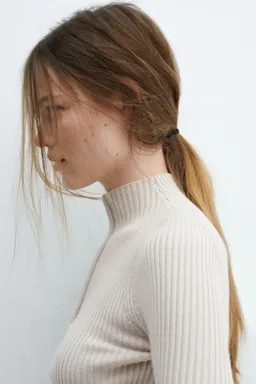 Jersey canalé con cremallera de Mango en Buzos y Sweaters para argentina