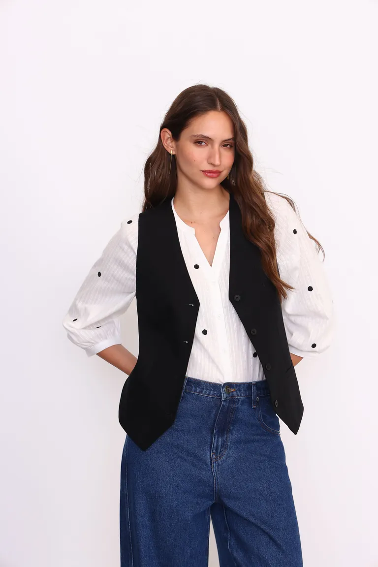 Chaleco de Lino con Botones a Tono - Prenda Versátil y de Alta Calidad de Yagmour en Chalecos para argentina