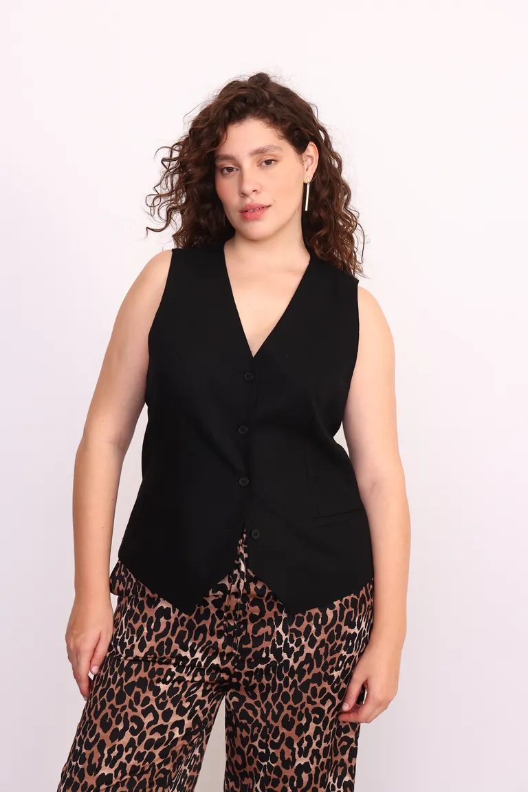 Chaleco de Lino con Botones a Tono - Prenda Versátil y de Alta Calidad de Yagmour en Chalecos para argentina