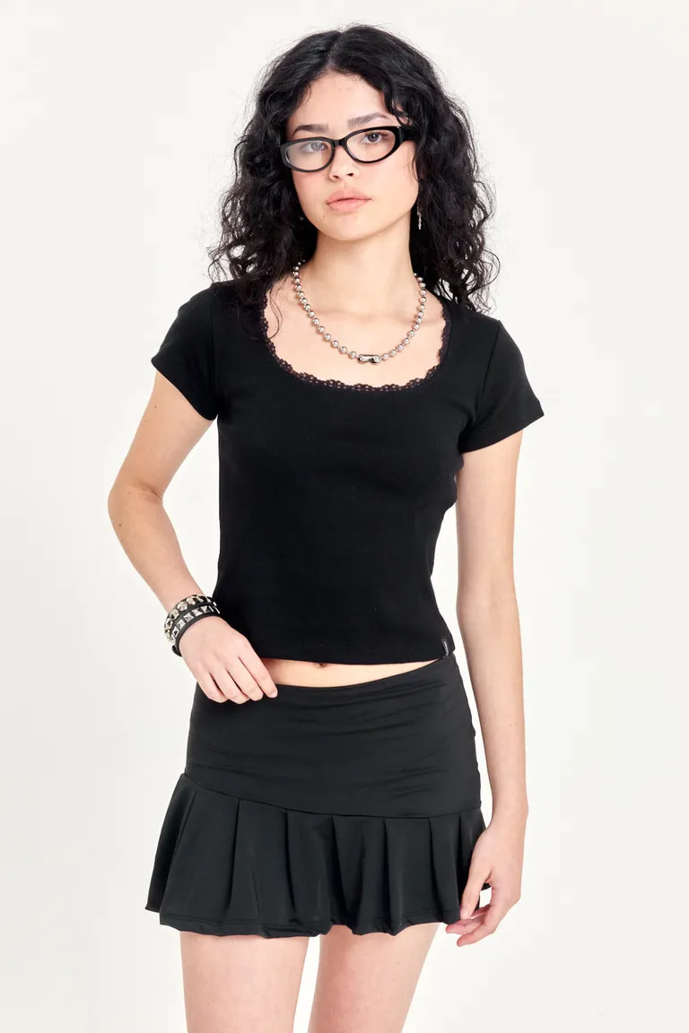 Falda corta negra de microfibra con cintura elástica y short interno de 47 Street en Faldas para argentina