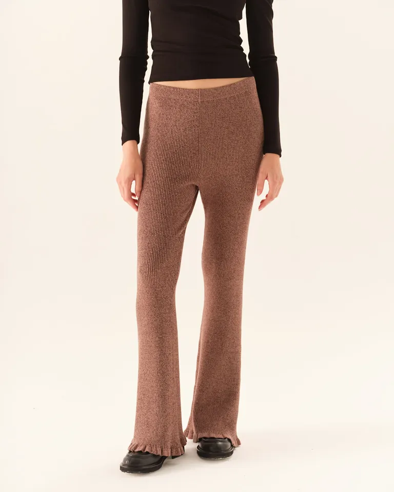 Pantalon tejido de tiro alto con calce ajustado y botamanga acampanada de Furzai en Pantalones para argentina