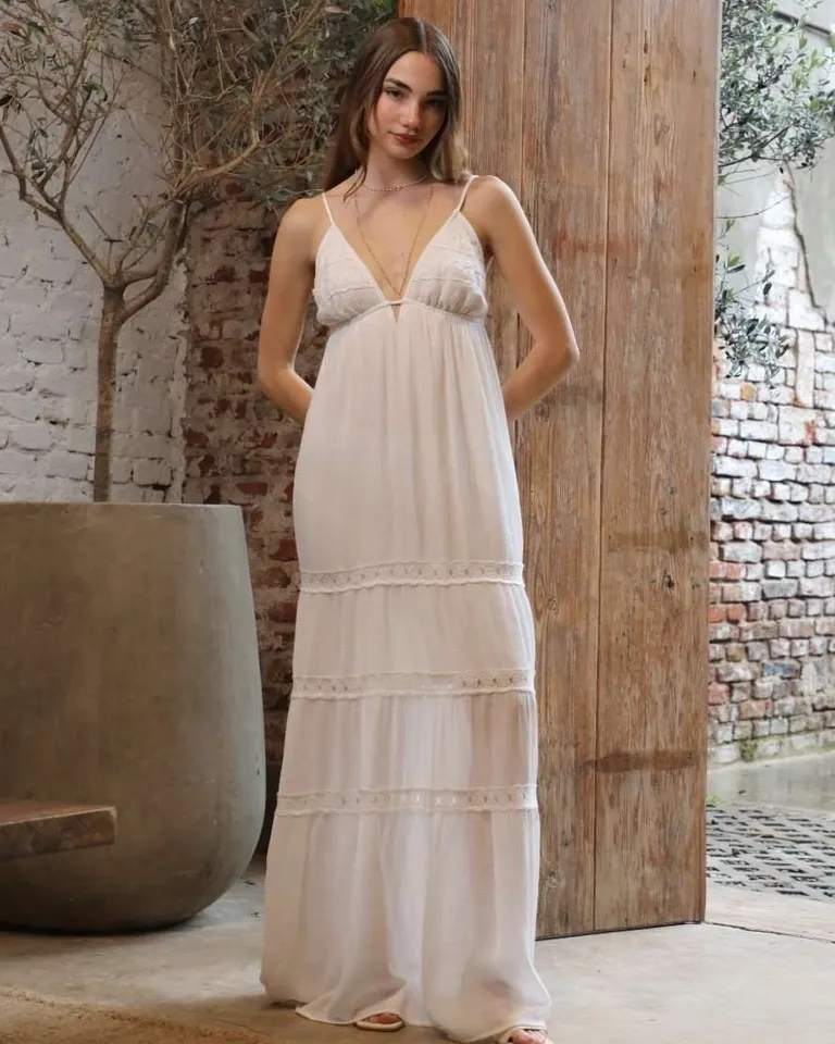 Vestido largo, bordado y con detalles en el busto y la falda de Hesed en Vestidos para argentina