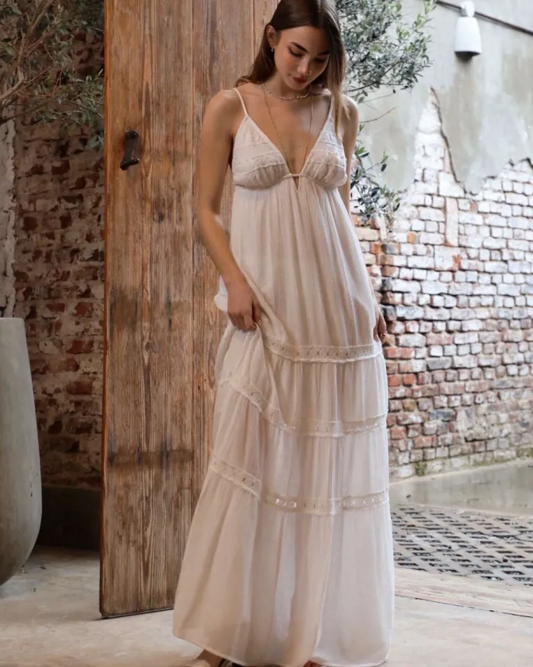 Vestido largo, bordado y con detalles en el busto y la falda de Hesed en Vestidos para argentina