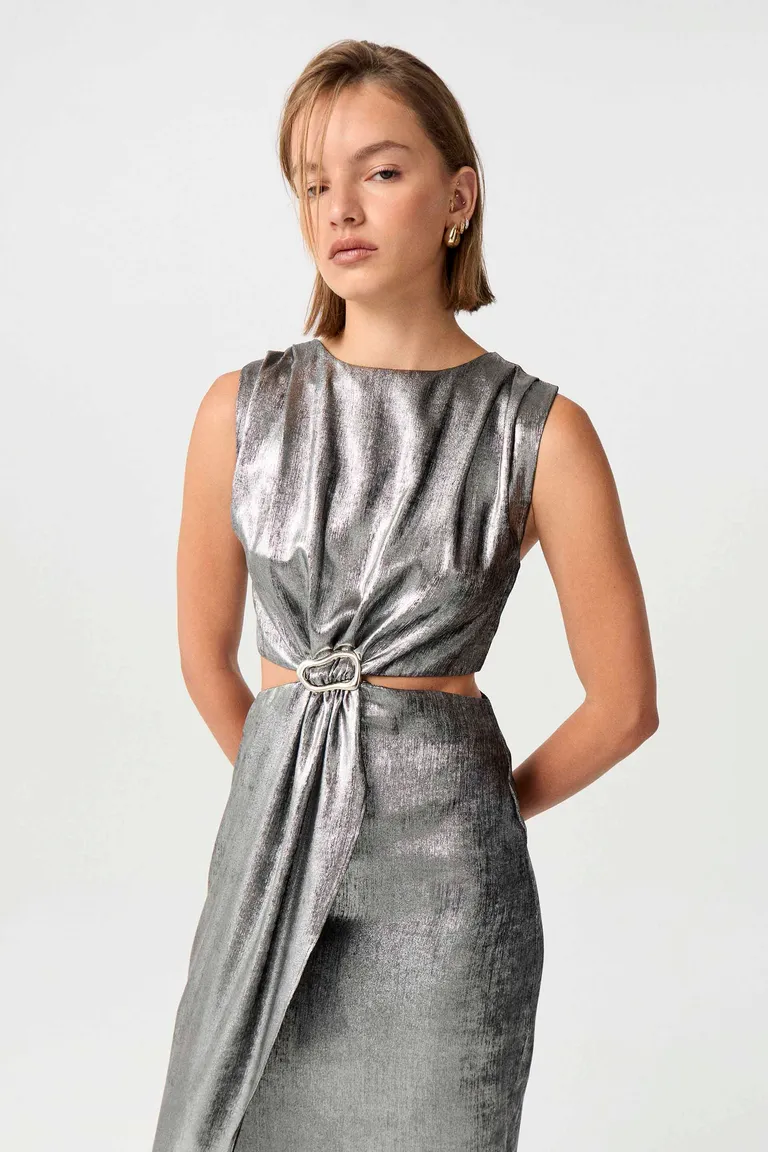 Vestido midi de silueta entallada con detalles metálicos para ocasiones especiales de Markova en Vestidos para argentina