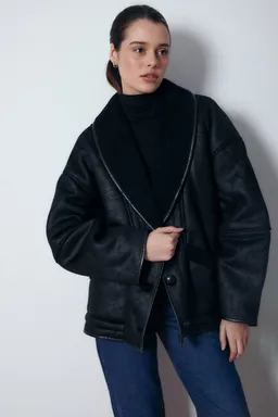 Gamulan delfina negro de Audaz en Chaquetas para argentina