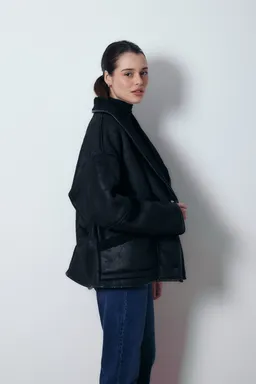 Gamulan delfina negro de Audaz en Chaquetas para argentina