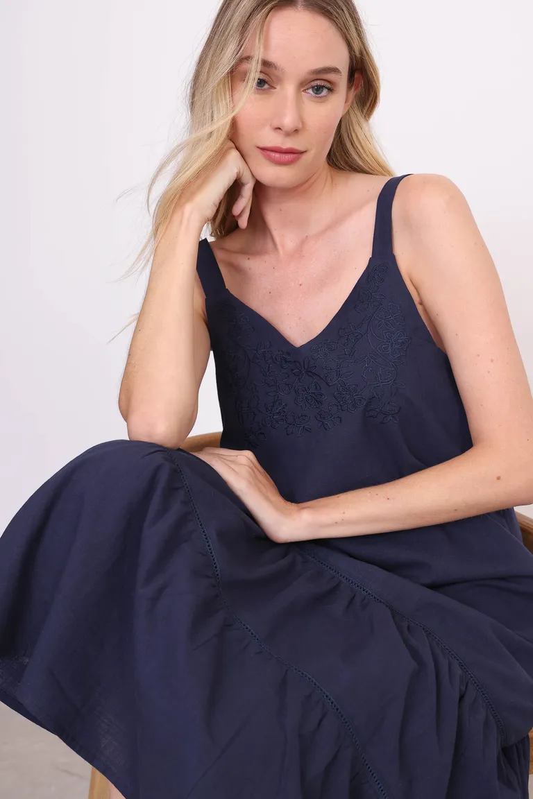 Vestido de algodón con bordado elegante y diseño femenino para un look fresco y estilizado de Yagmour en Vestidos para argentina