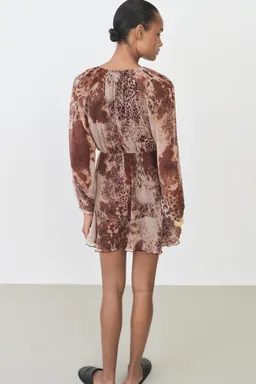 Vestido corto estampado con volantes de Mango en Vestidos para argentina