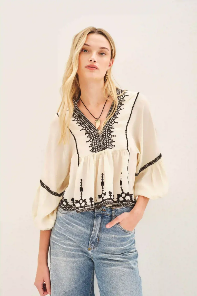 Blusa de manga larga con bordado étnico en tono beige de Rapsodia en Blusas para argentina