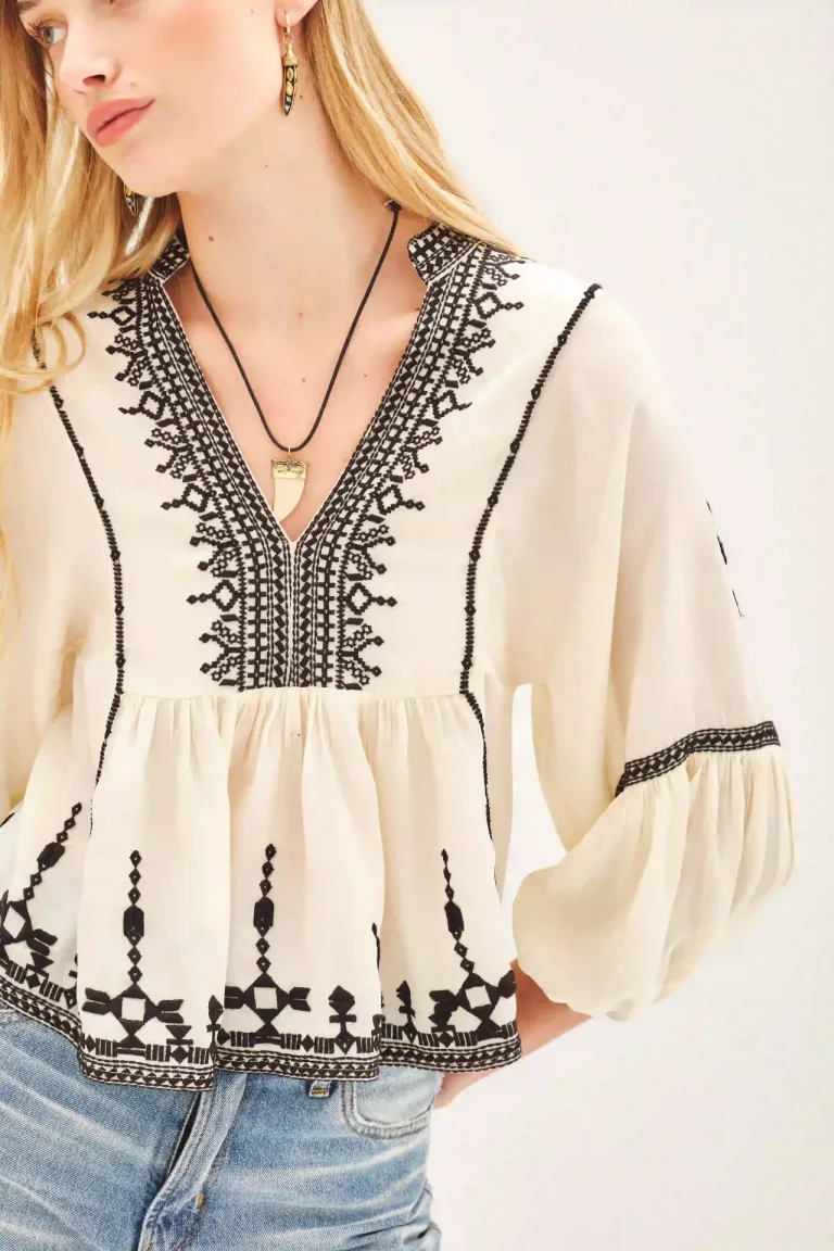 Blusa de manga larga con bordado étnico en tono beige de Rapsodia en Blusas para argentina