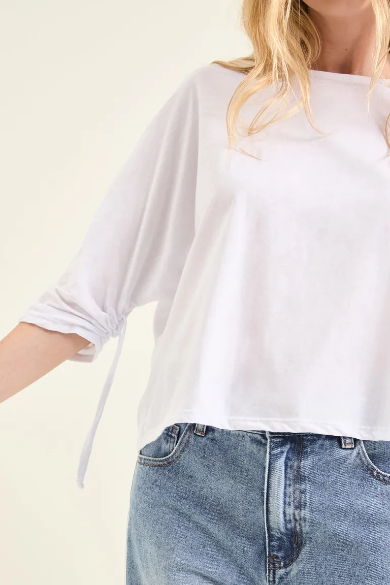 Remera de corte amplio con cuello redondo y mangas dolman con ajuste en puños de Cuesta Blanca en Remeras para argentina