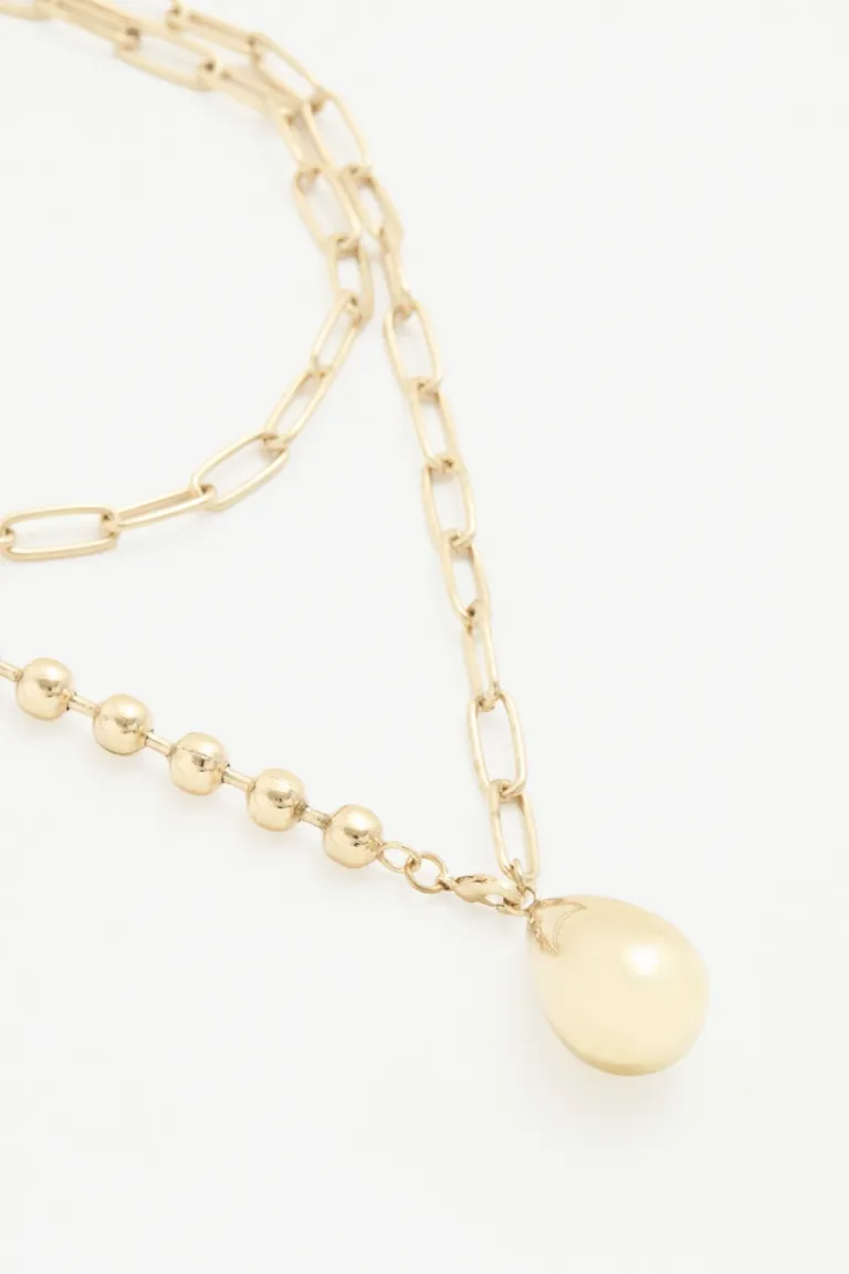 Collar de cadena y cuentas con dije de gota en tono dorado de Rapsodia en Bijouterie para argentina