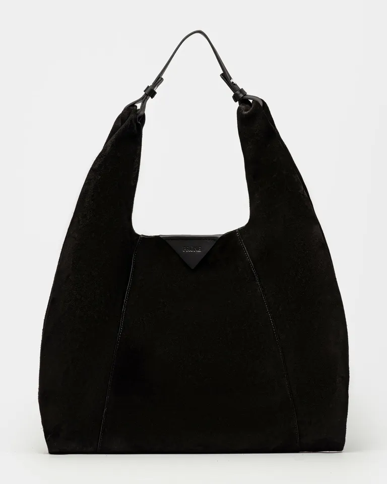Bolso de mano en gamuza negra con asas ajustables y diseño sencillo y práctico de Prüne en Bolsos y Carteras para argentina