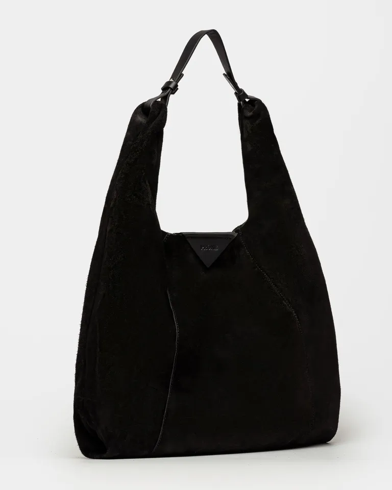 Bolso de mano en gamuza negra con asas ajustables y diseño sencillo y práctico de Prüne en Bolsos y Carteras para argentina