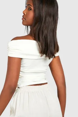 Top bardot fruncido texturizado de Boohoo en Tops para argentina