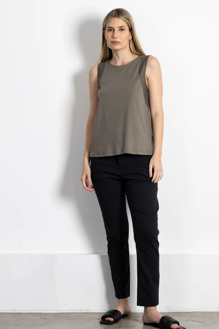 Remera de algodón sin mangas con detalles en tela de seda en las sisas de Kill en Remeras para argentina