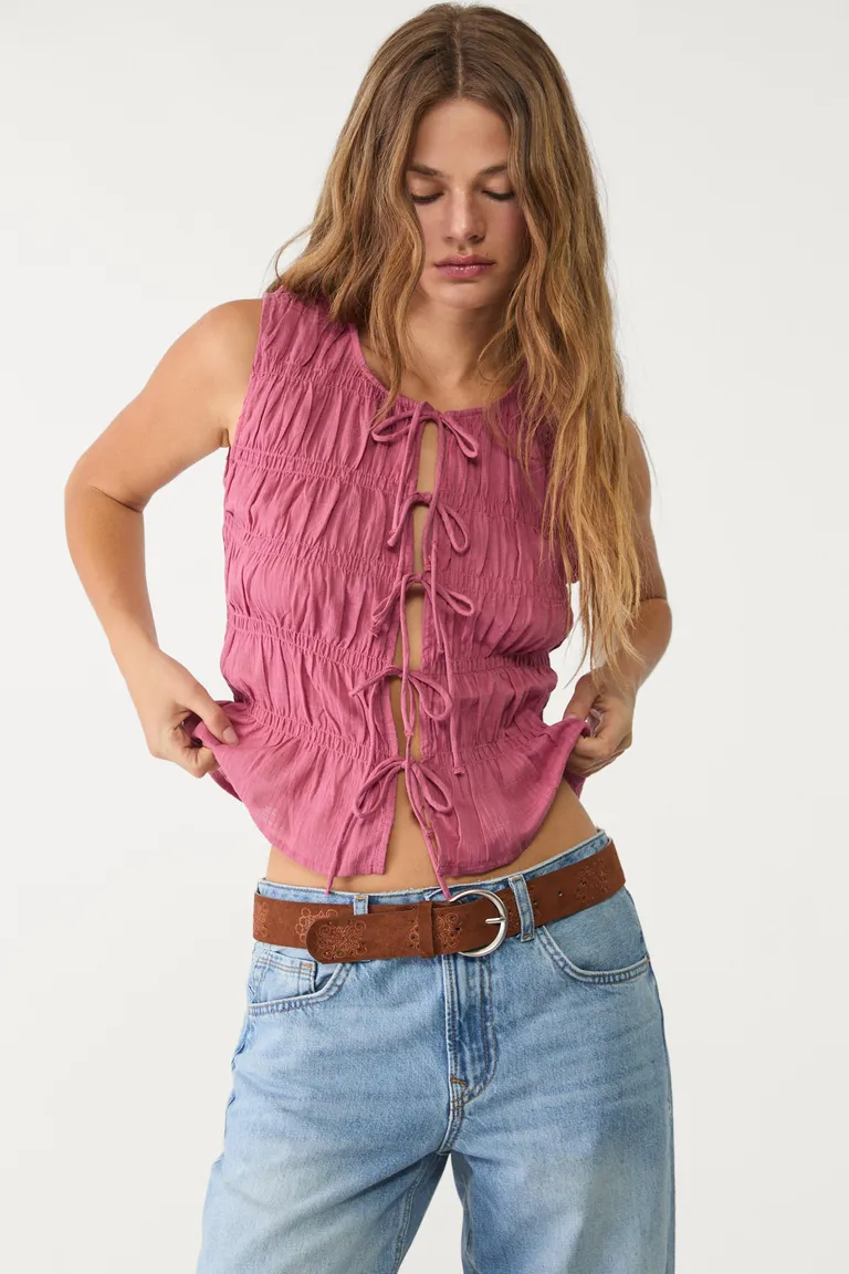 Top arrugado con lazos de Stradivarius en Tops para argentina