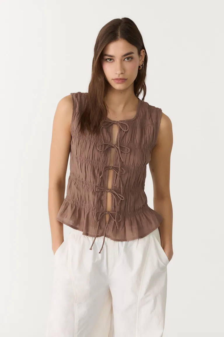 Top arrugado con lazos de Stradivarius en Tops para argentina