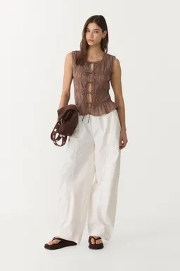 Top arrugado con lazos de Stradivarius en Tops para argentina