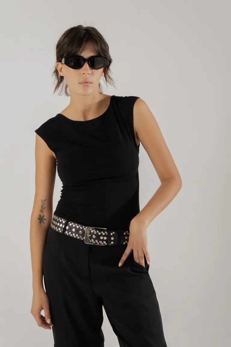 Pantalones negros de corte recto y silueta contemporánea para mujer de Akiabara en Pantalones para argentina