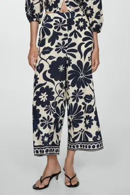 Pantalón fluido estampado floral de Mango en Pantalones para argentina
