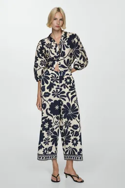 Pantalón fluido estampado floral de Mango en Pantalones para argentina