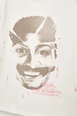 Camiseta stwd gráfico collage de Pull&Bear en Remeras y Polos para argentina