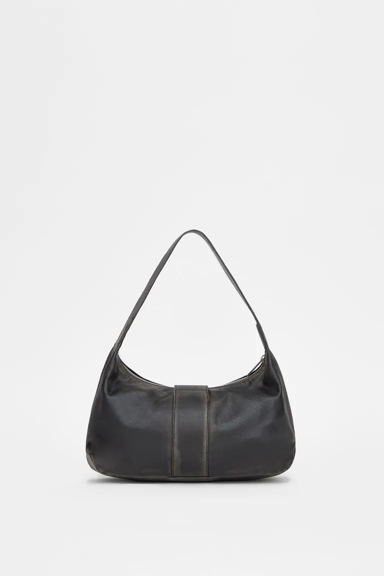 Cartera de hombro de cuero con efecto desgastado y cierre metálico de Ay Not Dead en Bolsos y Carteras para argentina