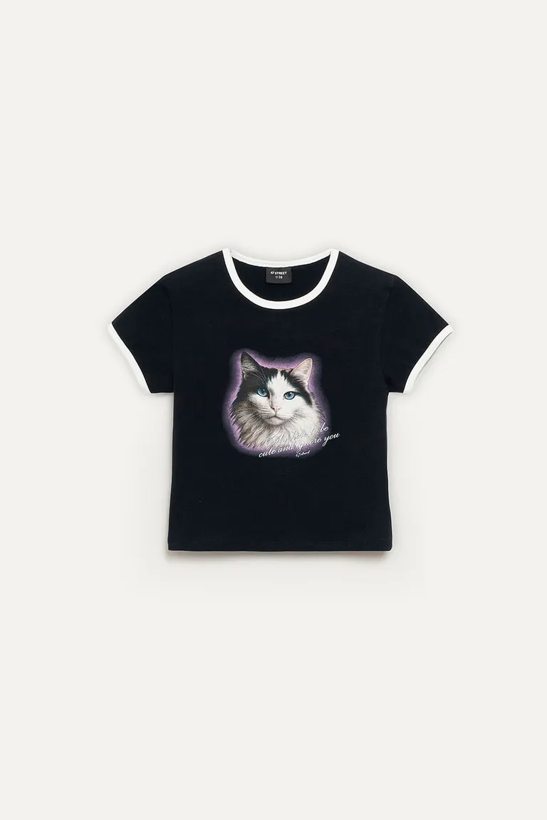 Remera de diseño adorable con estampado llamativo y corte cómodo para mujer de 47 Street en Remeras para argentina