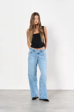 Jean denim philip tiro bajo ancho de Magda en Pantalones para argentina