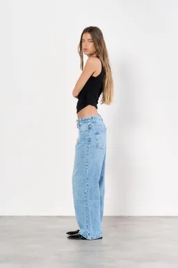 Jean denim philip tiro bajo ancho de Magda en Pantalones para argentina