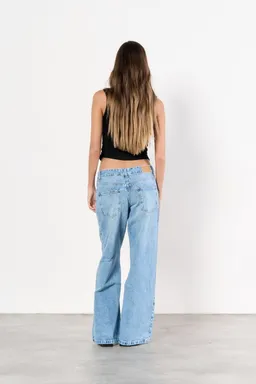 Jean denim philip tiro bajo ancho de Magda en Pantalones para argentina
