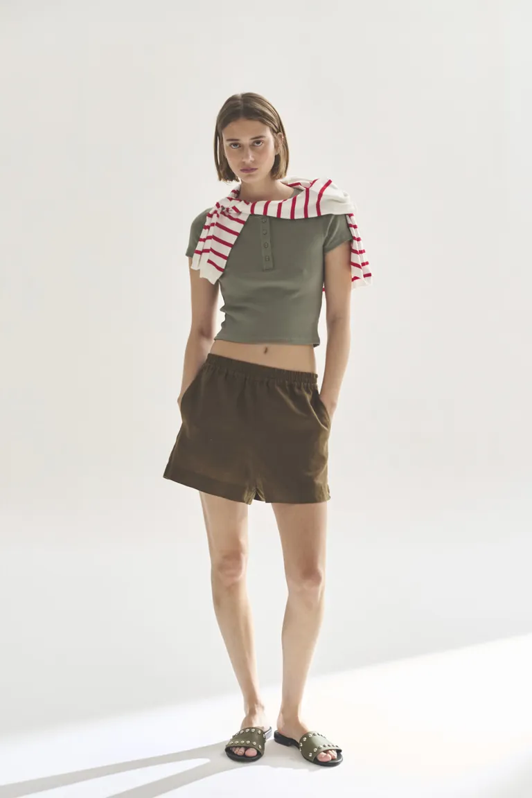 Remera de manga corta con diseño de rayas para mujer de Akiabara en Remeras para argentina