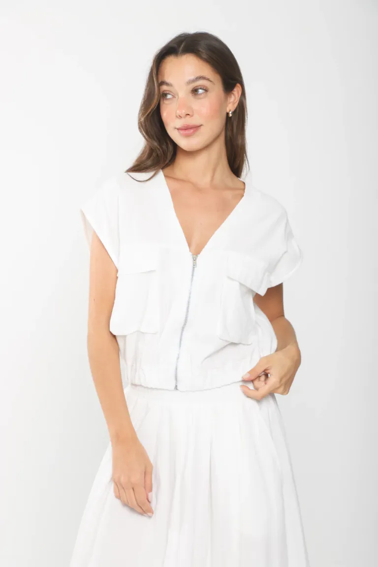 Chaleco de lino negro con escote en V y cierre central de Belle en Chalecos para argentina