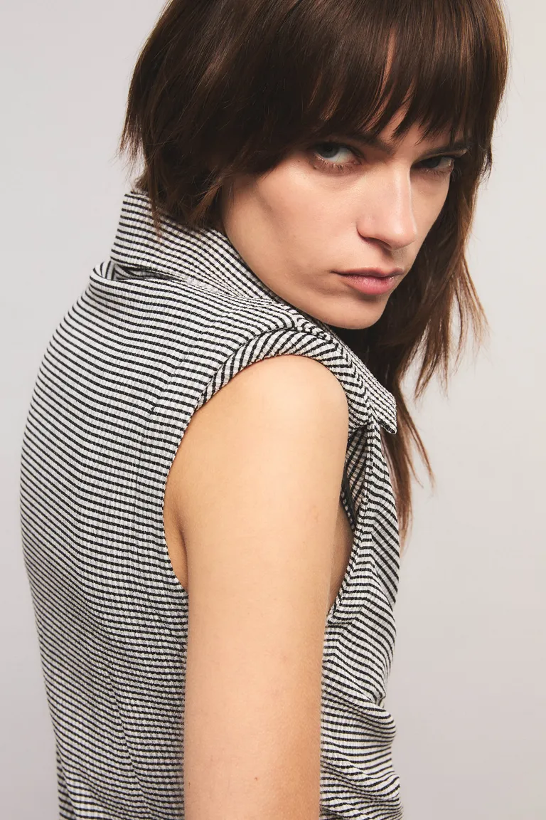 Camisa sin mangas con detalles drapeados y diseño a cuadros para mujer de Kosiuko en Camisas para argentina