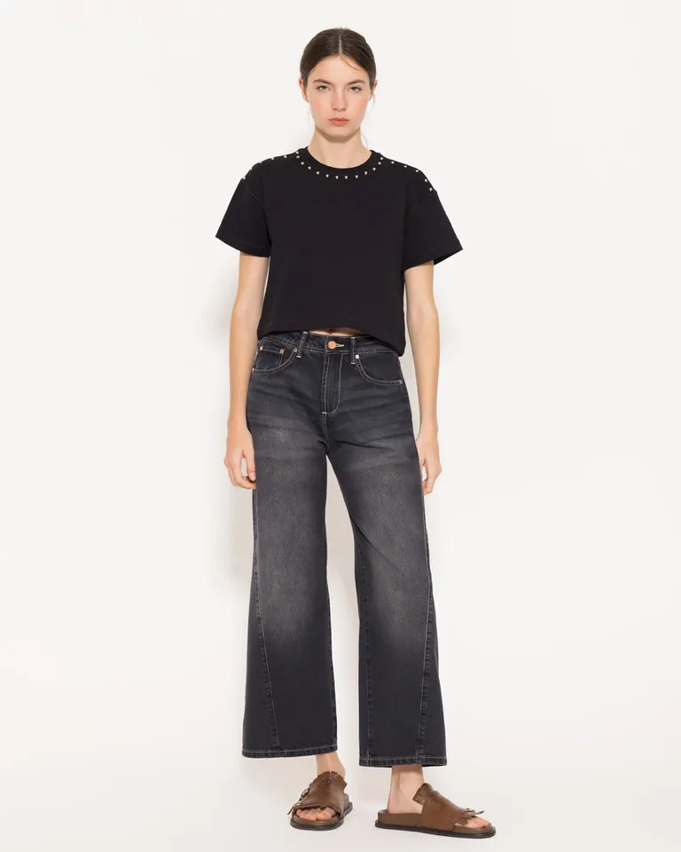 Pantalón de corte recto gris con diseño masculino y detalles distintivos de Jazmin Chebar en Pantalones para argentina