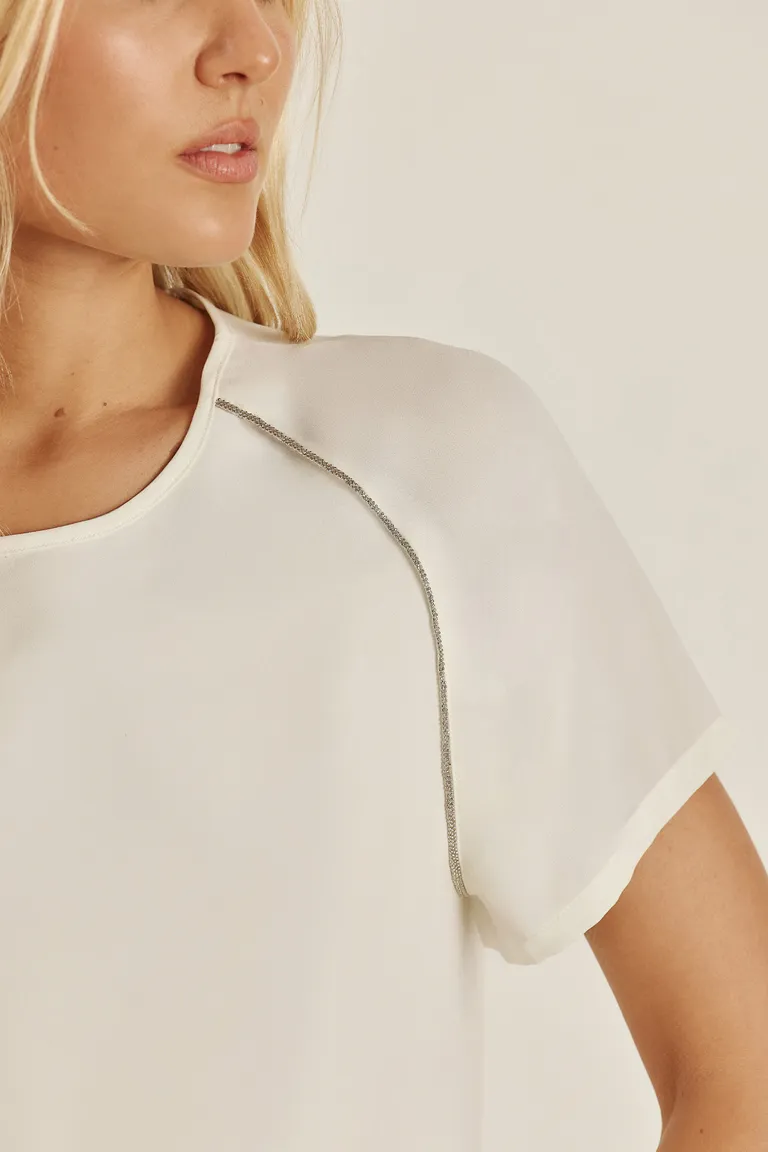 Top de manga corta con diseño exclusivo en la espalda y detalles de galón con strass de Tucci en Tops para argentina