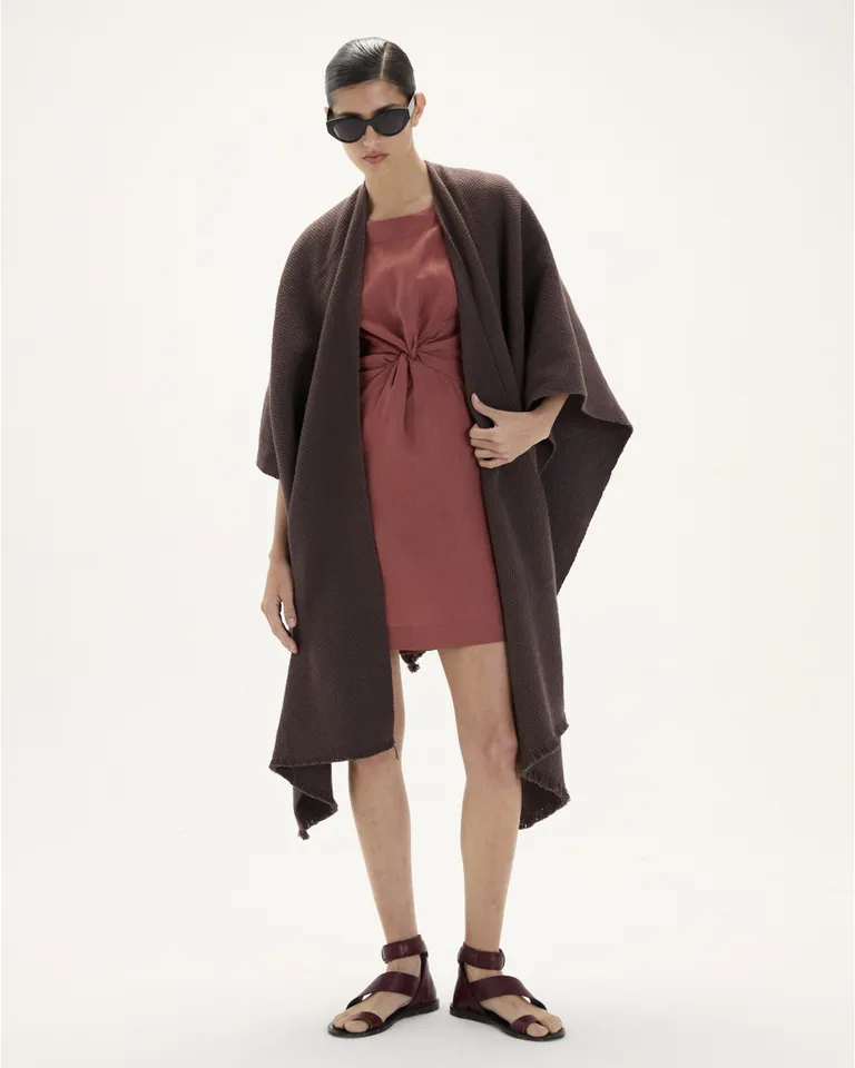 Ruana bruna: Prenda tejida a mano con diseño artesanal y elegante para abrigarte con estilo de Blue Sheep en Capas y Ponchos para argentina