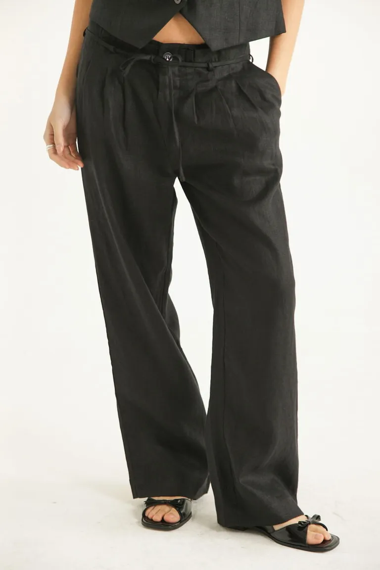 Pantalón de lino de corte recto y tiro medio con pinzas en la cintura de Las Pepas en Pantalones para argentina