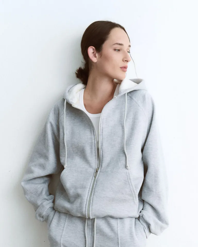 Buzo con capucha gris para mujer - Prenda versátil y práctica de Sky en Buzos y Sweaters para argentina