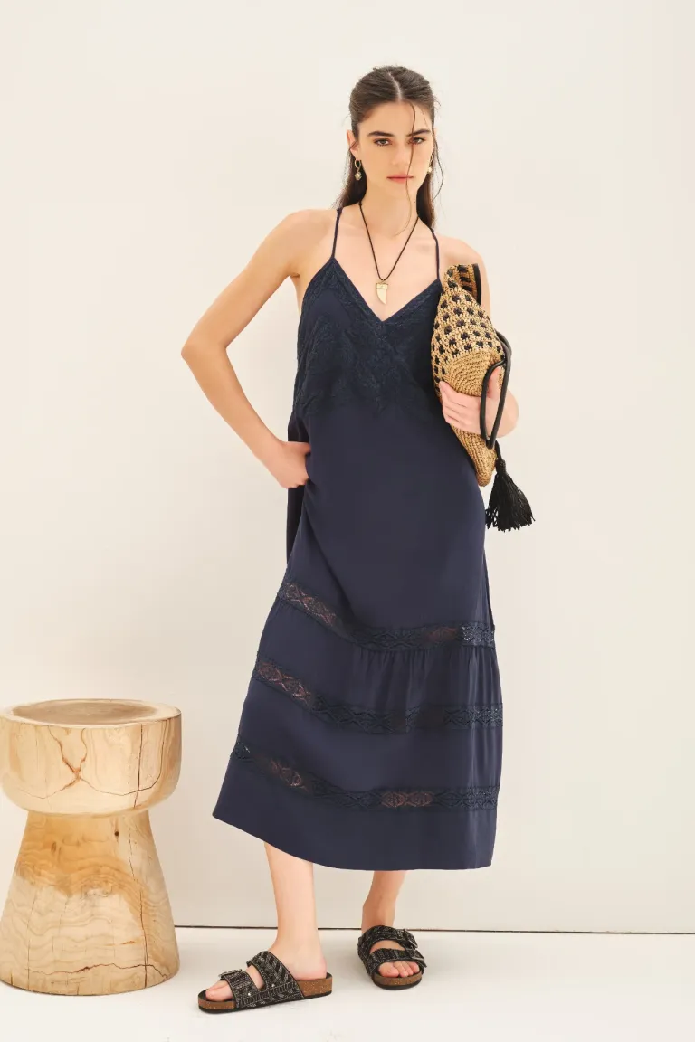 Vestido largo negro con breteles finos y volado en la parte inferior de Rapsodia en Vestidos para argentina