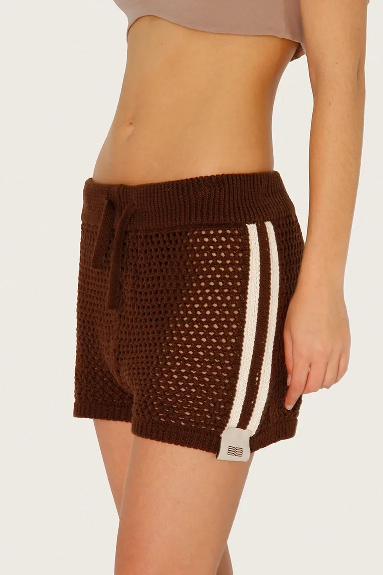 Shorts deportivo marrón con detalles en relieve y cintura elástica de Sofia Sarkany en Shorts para argentina