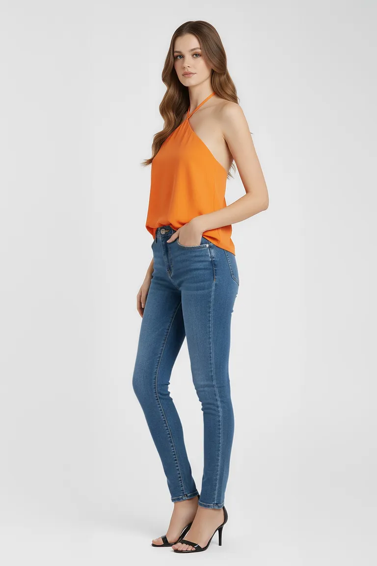 Top con diseño triangular en naranja vivaz, perfecto para un look urbano y elegante de Naíma en Tops para argentina