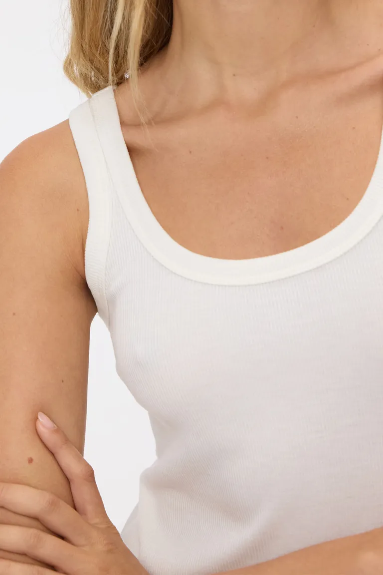 Body femenino con escote redondo y cierre inferior de Cuesta Blanca en Bodies para argentina