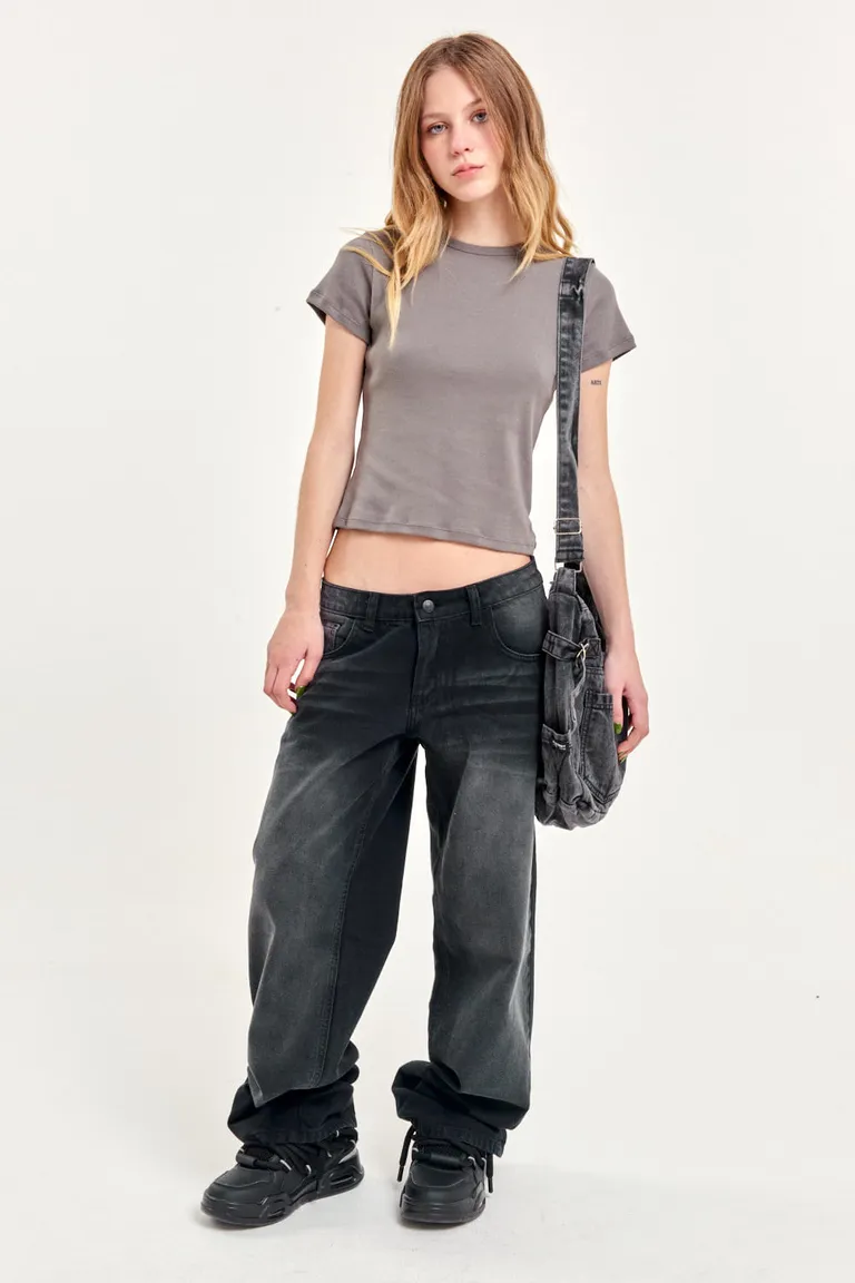 Pantalón ancho de tiro bajo en gabardina negra con lavado artesanal de 47 Street en Pantalones para argentina