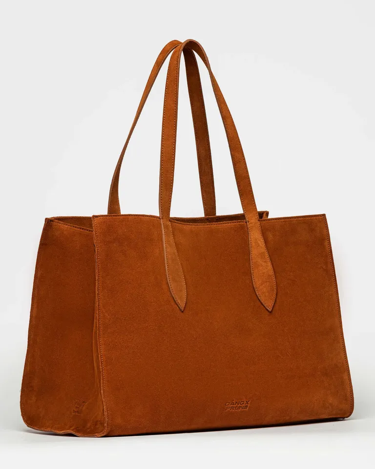 Cartera de cuero gamuzado con diseño espacioso y asas largas para uso diario de Prüne en Bolsos y Carteras para argentina