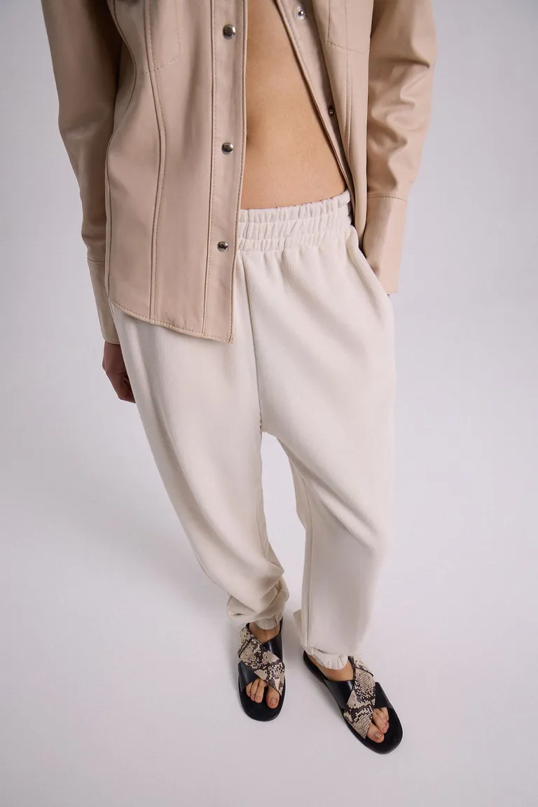 Pantalón de corte suelto y cintura elástica con detalles rústicos y de alta calidad de Maria Cher en Pantalones para argentina