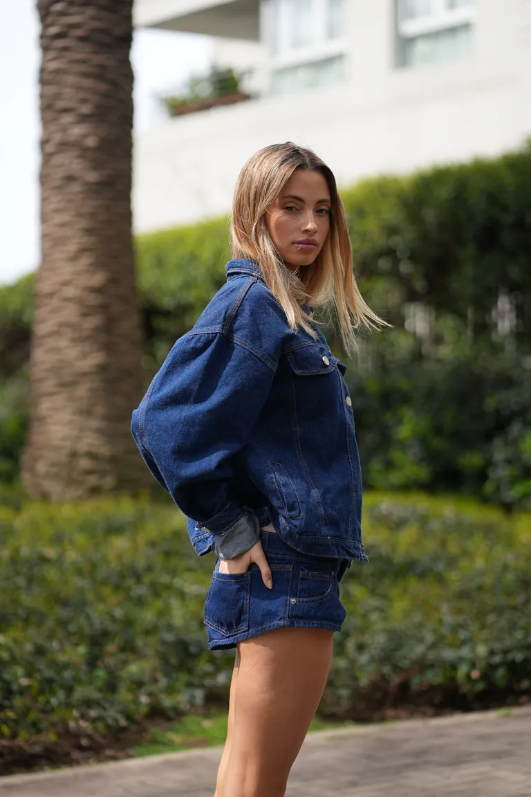 Shorts de jean corto con cintura con pasacintos y detalles metálicos personalizados de Top White en Shorts para argentina