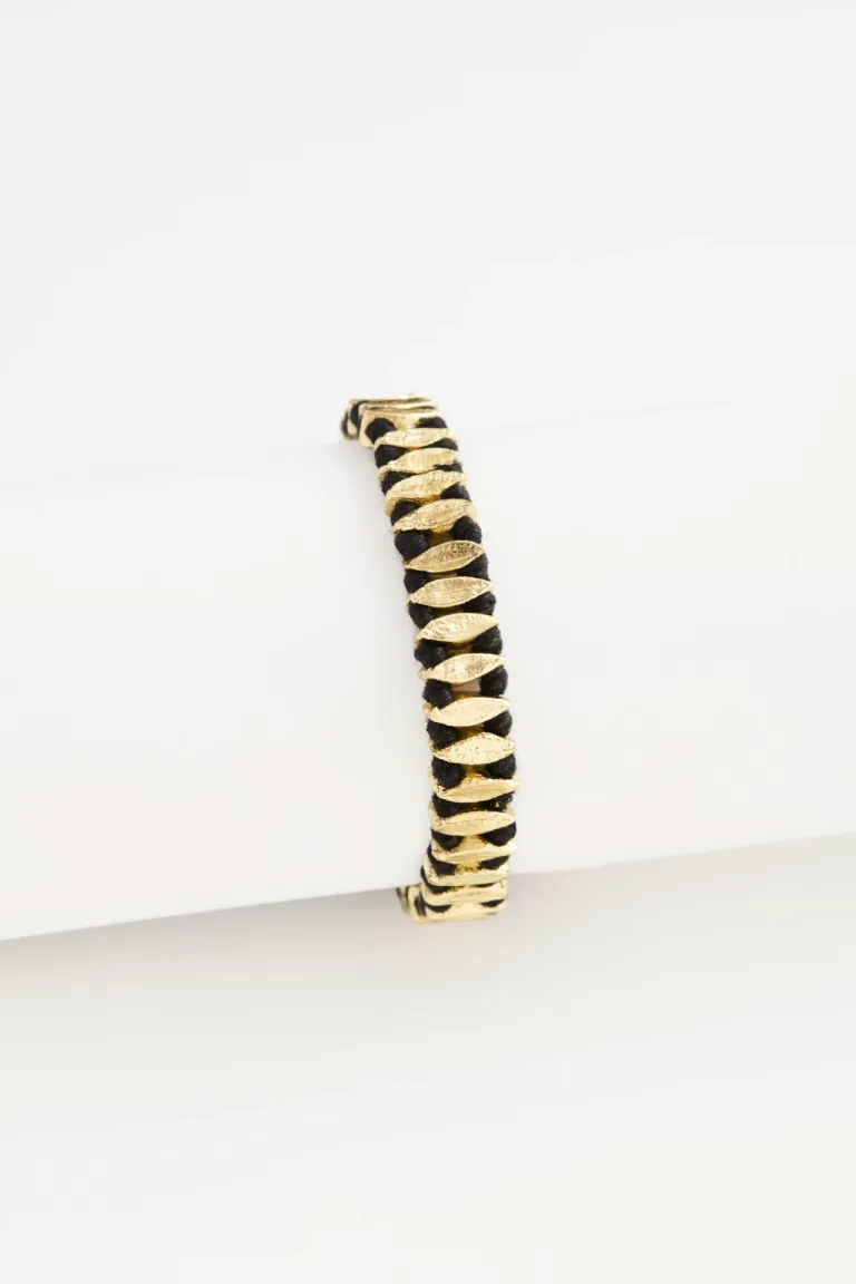 Pulsera de diseño étnico con aplicaciones metálicas geométricas de Rapsodia en Bijouterie para argentina