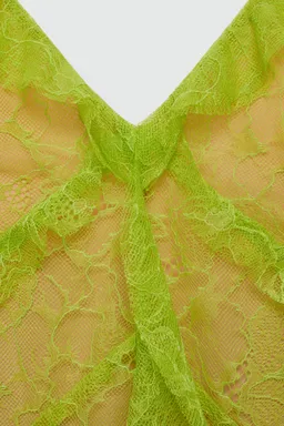 Vestido encaje con volantes de Mango en Vestidos para argentina